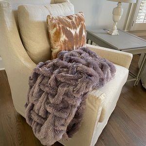 Oslo throw from Z Gallerie in Amethyst - New without tags
.